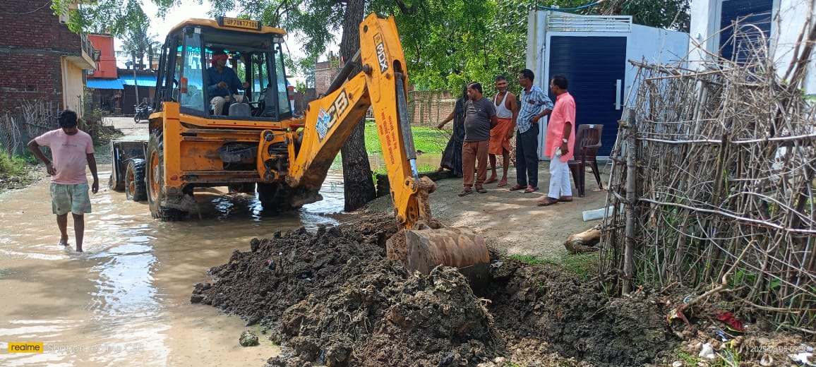 कोरांव तहसील की नगर पंचायत कोराव में अंबेडकर नगर और सुभाष नगर मोहल्ले के